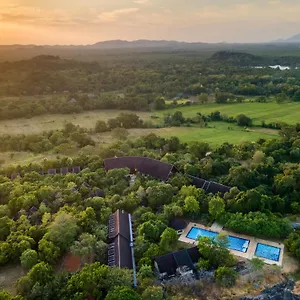 Occidental Paradise Dambulla Отель